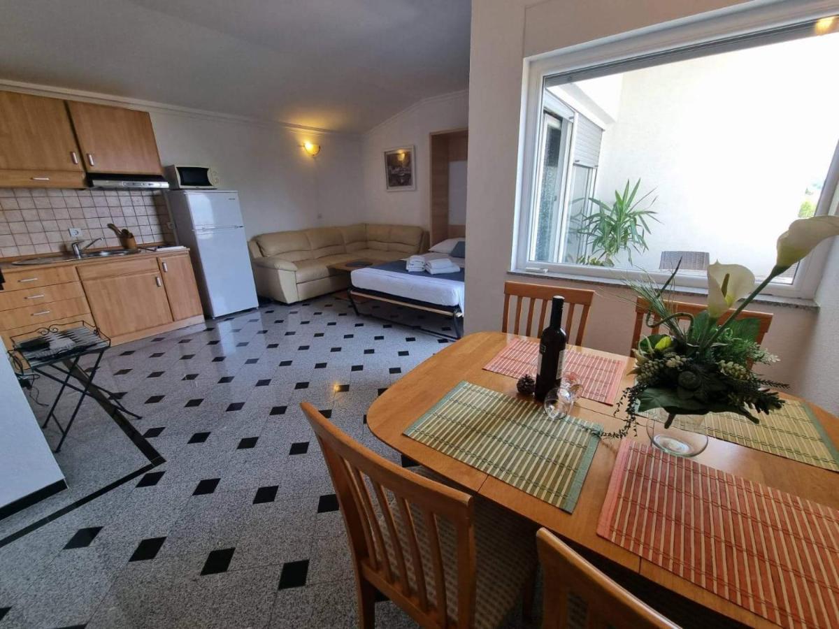 Apartment Tomic 2 Макарска Экстерьер фото